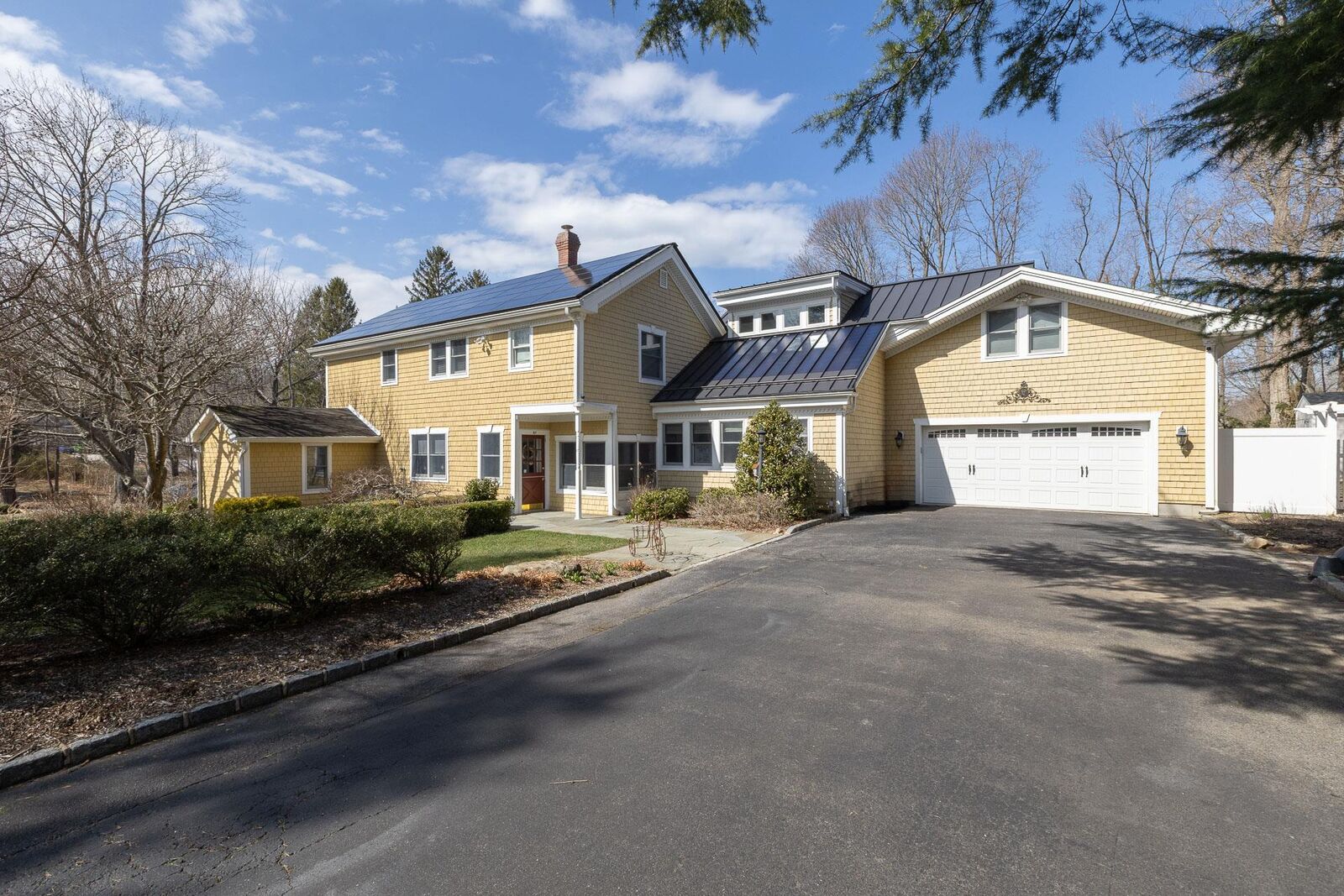 Property Photo:  67 Gnarled Hollow Road  NY 11733 