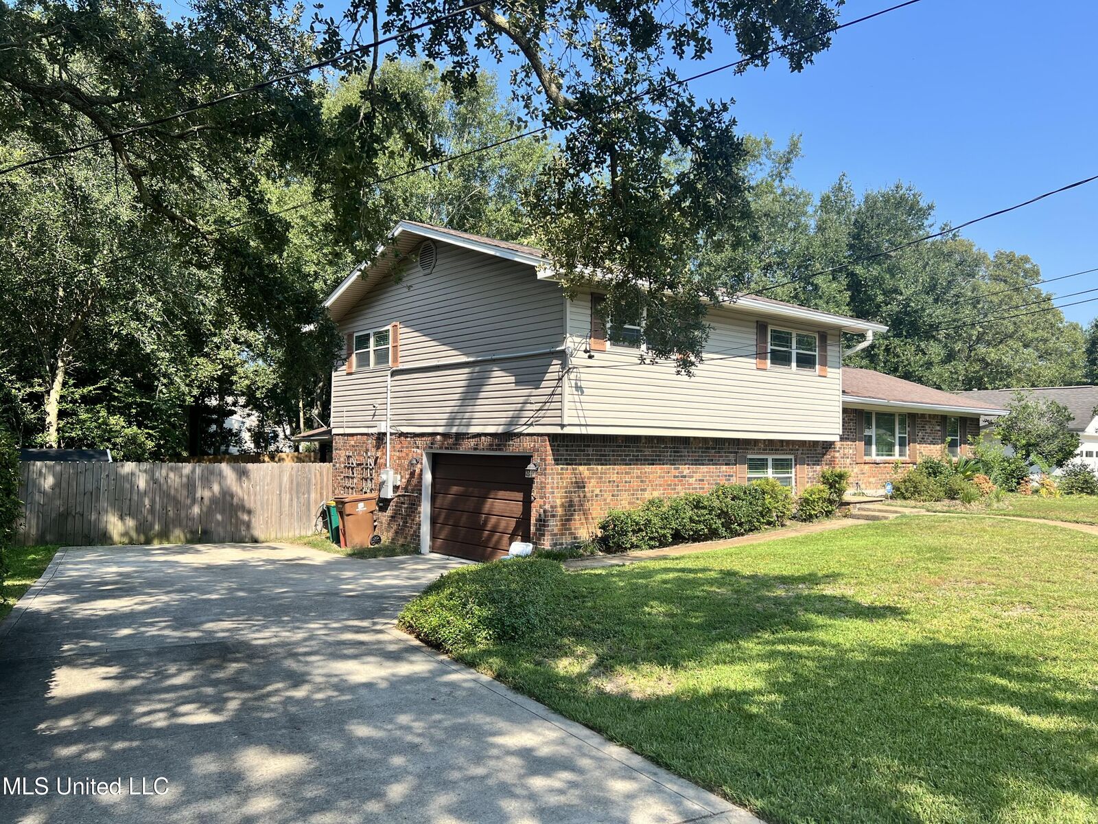 Property Photo:  905 N Shore Drive  MS 39532 