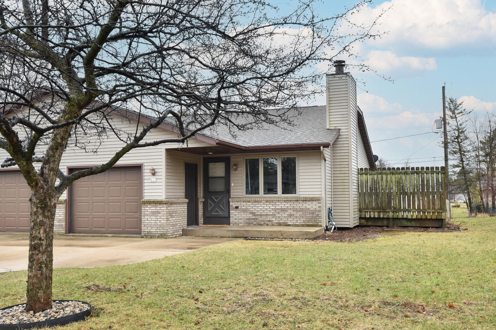 Property Photo:  411 W Union Ave  WI 53013 