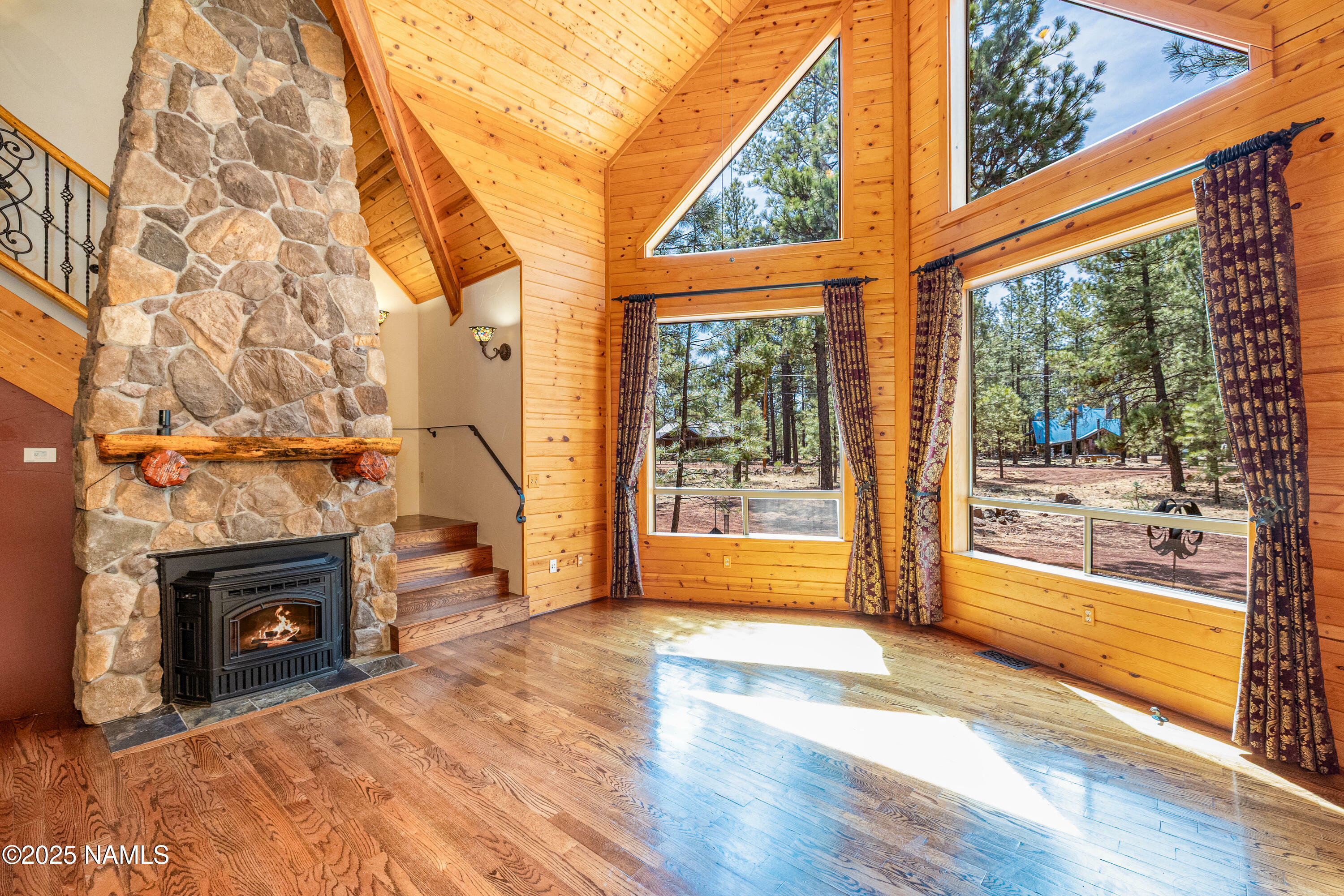Property Photo: 7891 E Knighthood Lane AZ 86046