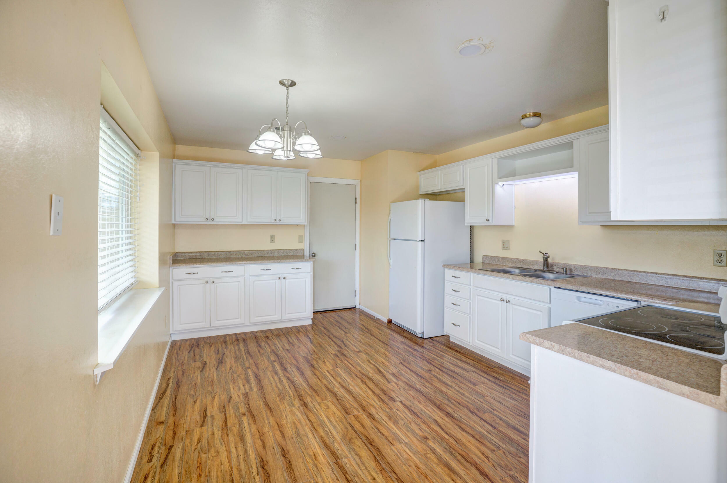 Property Photo:  2368 Redwood Avenue  OR 97527 
