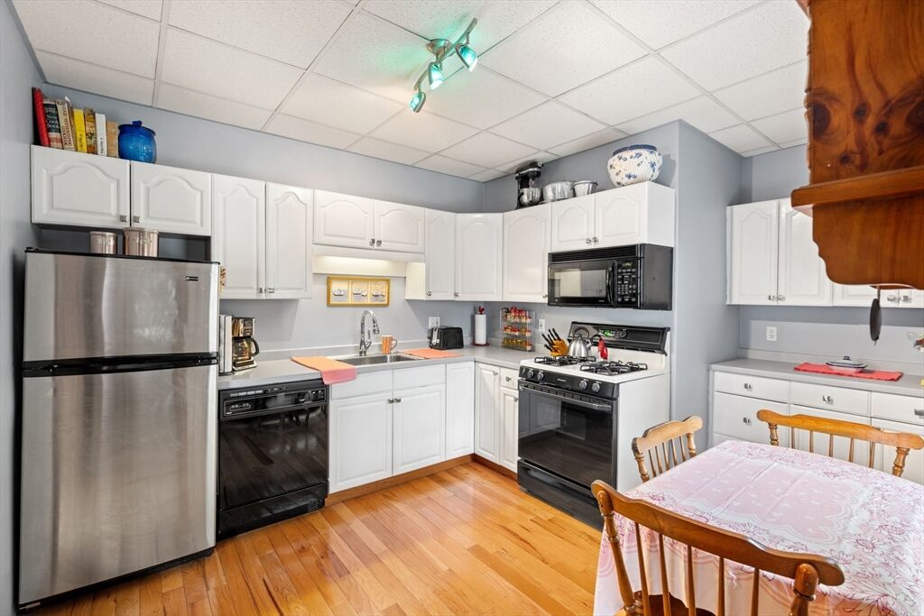 Property Photo: 115 W Emerson St 102 MA 02176