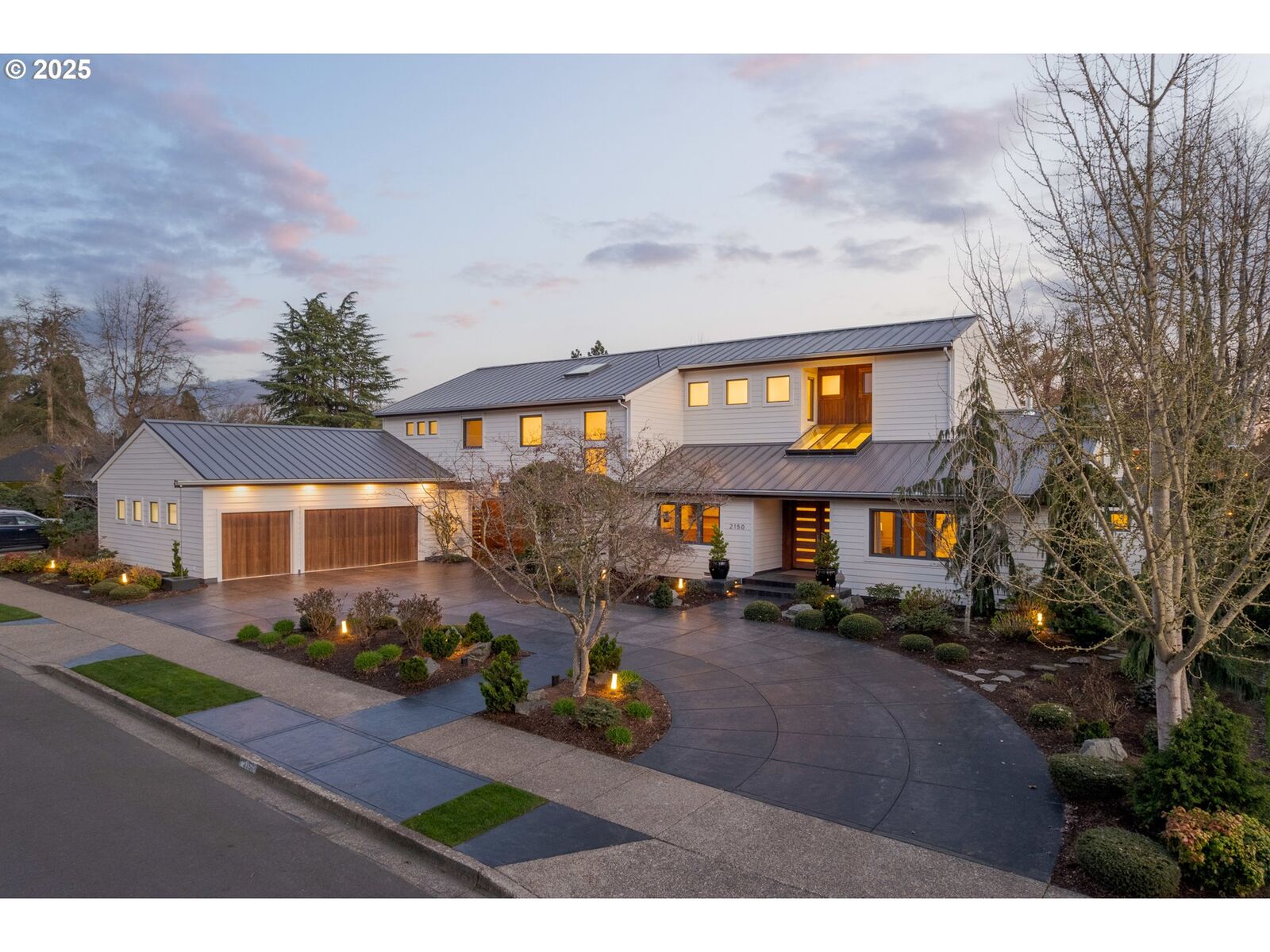 Property Photo: 2150 Greenview St OR 97401