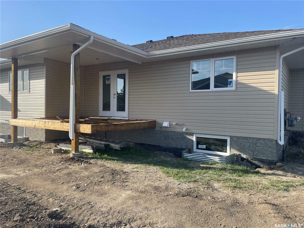 Property Photo:  320 1st Street N  SK S0K 4R0 