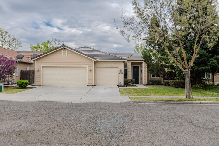1737 Arneis Avenue  Tulare CA 93274 photo