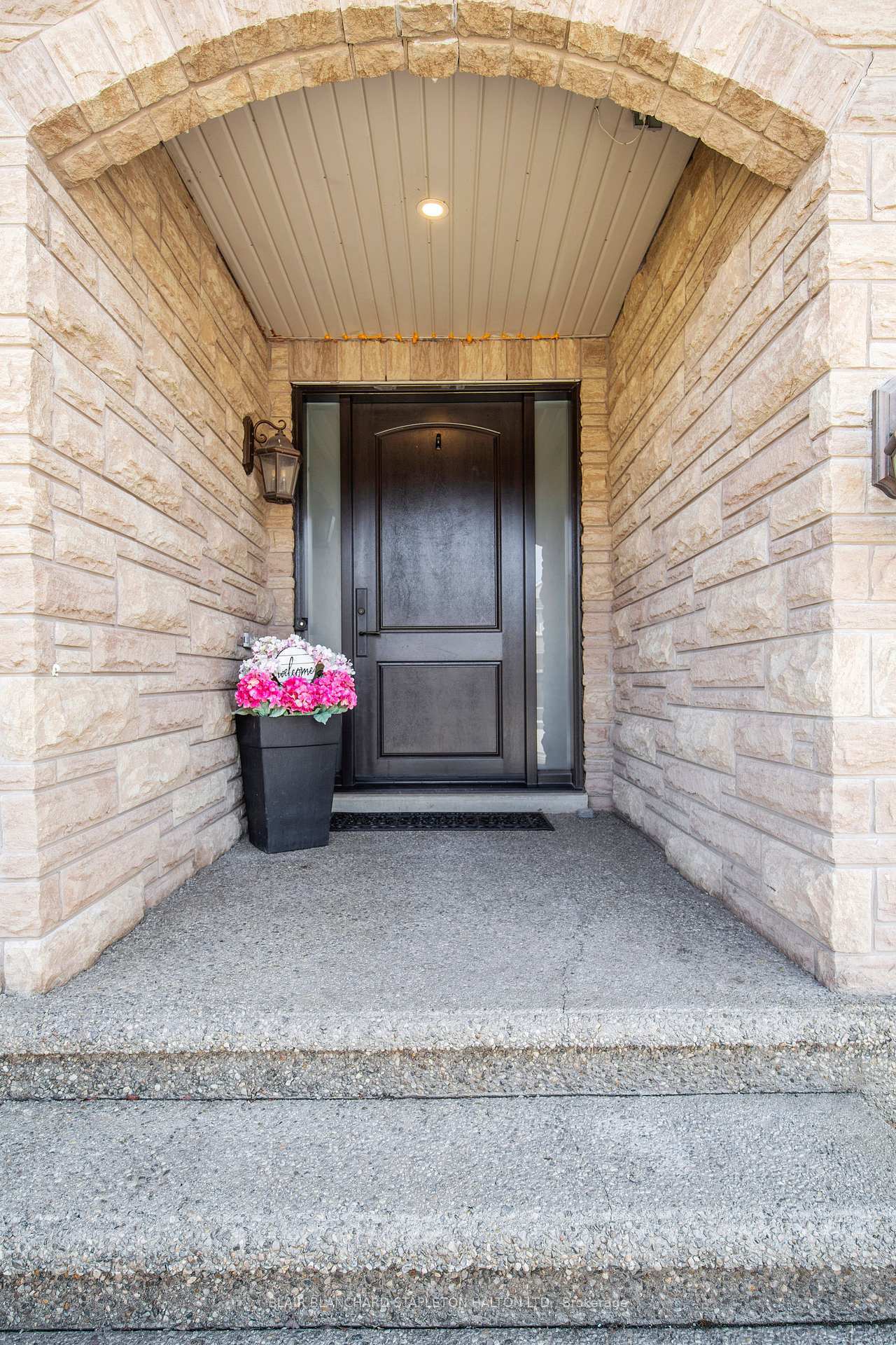 Property Photo: 4228 Amaletta Crescent ON L7M 5C5