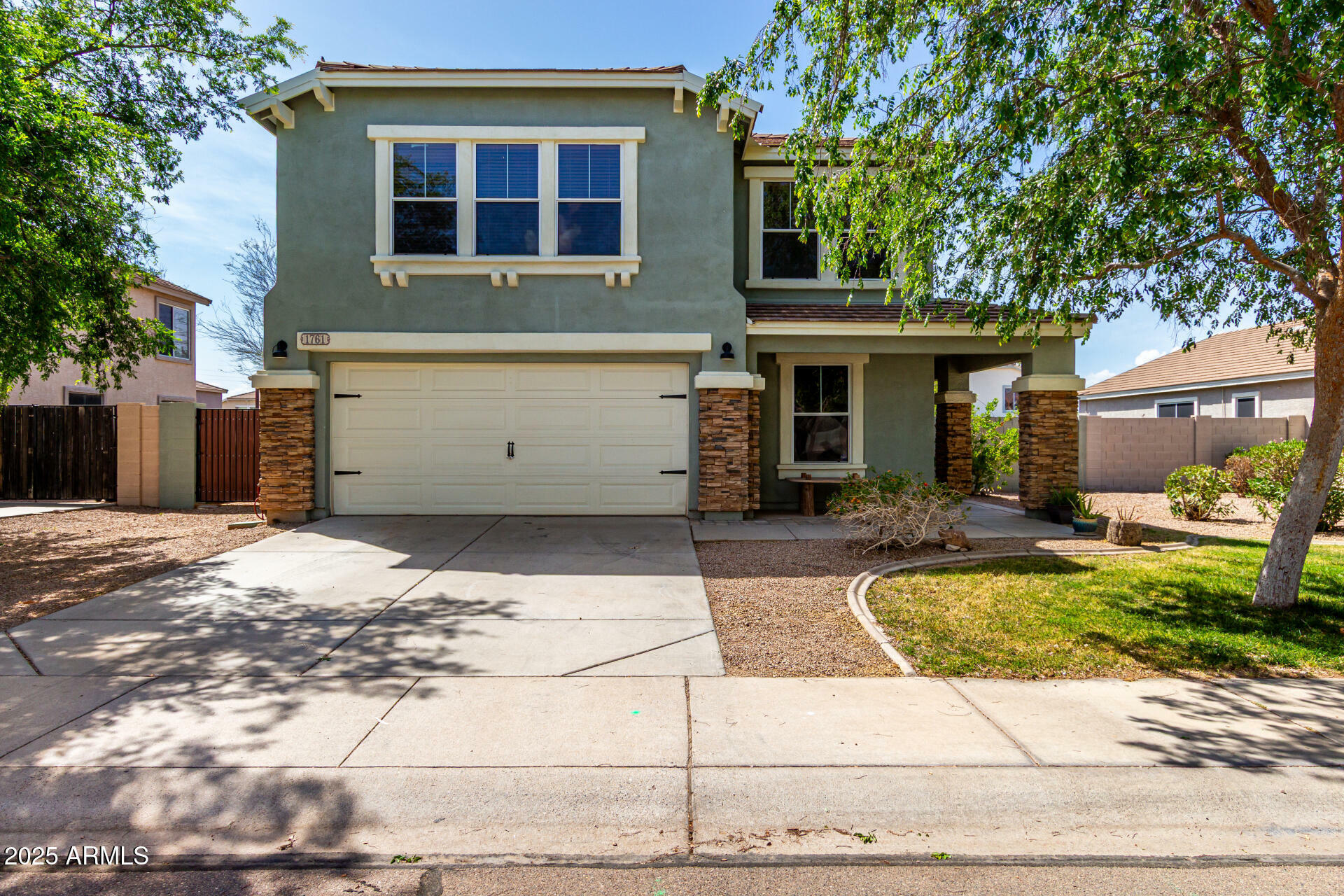 Property Photo: 1761 E 38th Avenue AZ 85119