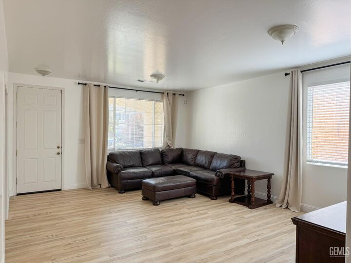 Property Photo:  11604 Revolution Road  CA 93312 