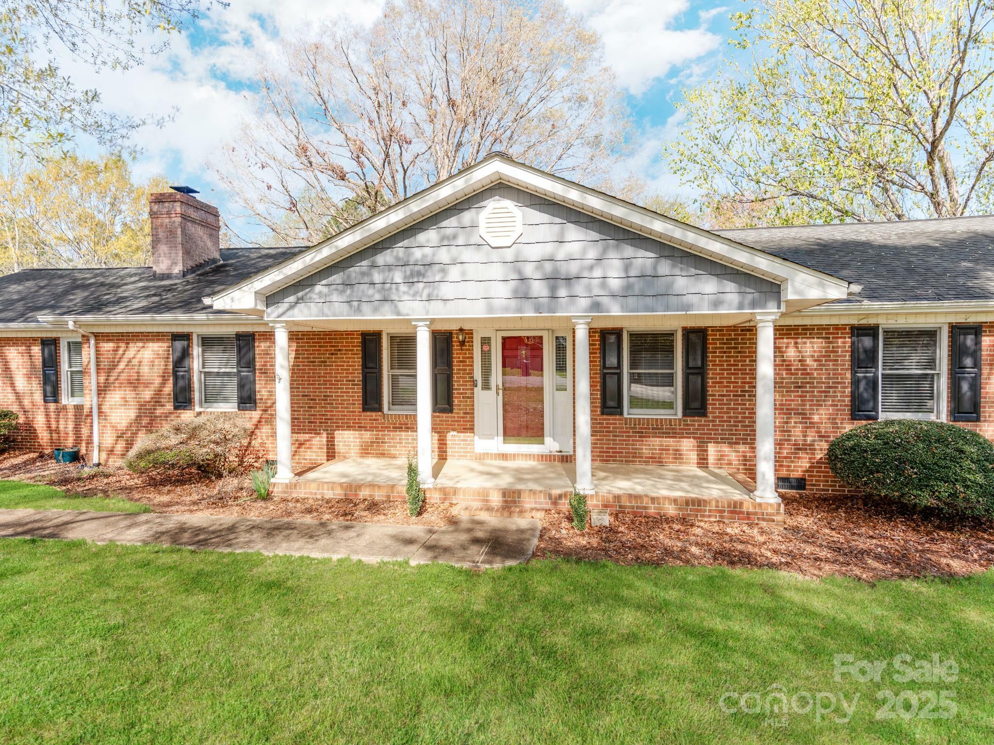 Property Photo: 108 Glenview Drive NC 28021