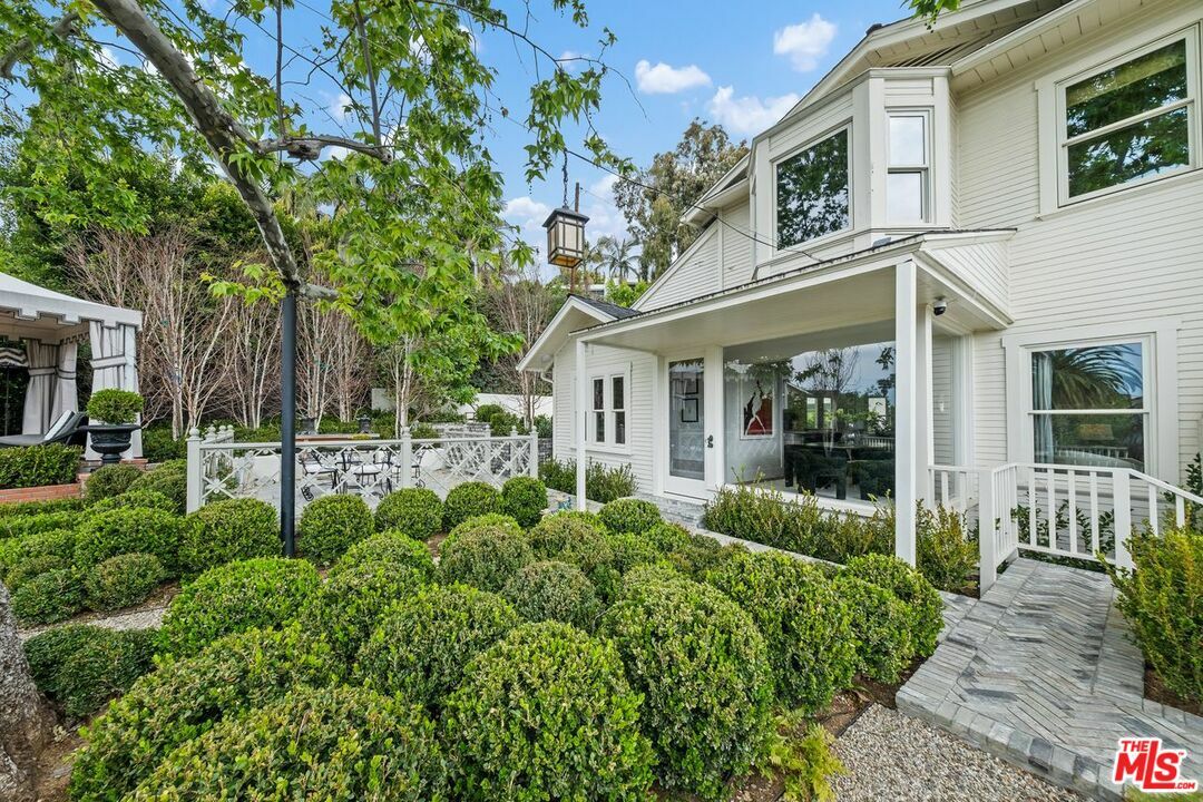 Property Photo: 1231 Hilldale Ave CA 90069