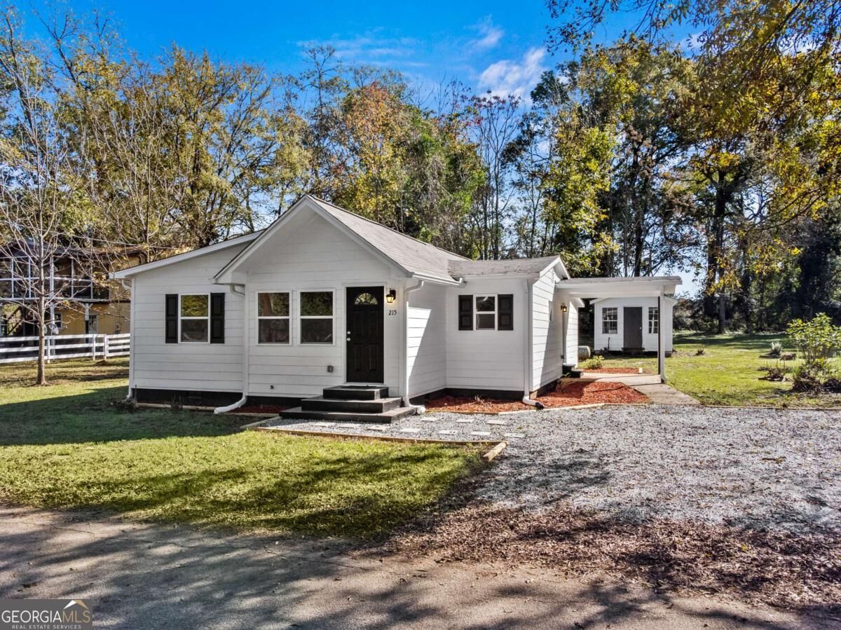 Property Photo:  215 Hunter Street  GA 30669 