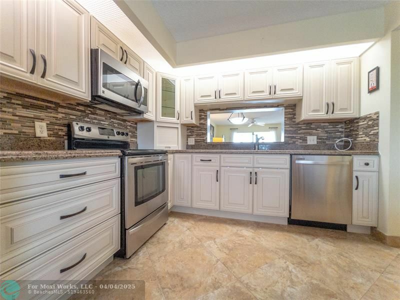 Property Photo: 13100 SW 11th Ct 405C FL 33027