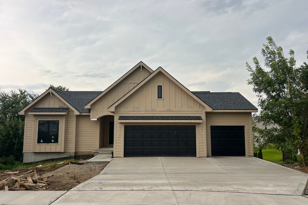 Property Photo: 103 Everett Circle IA 50168