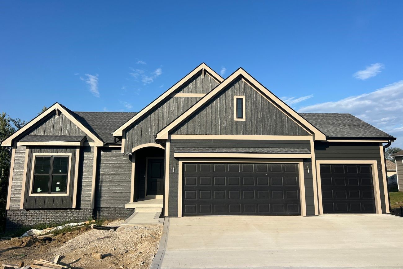 Property Photo: 103 Everett Circle IA 50168