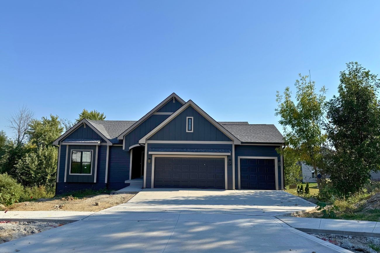 Property Photo: 103 Everett Circle IA 50168