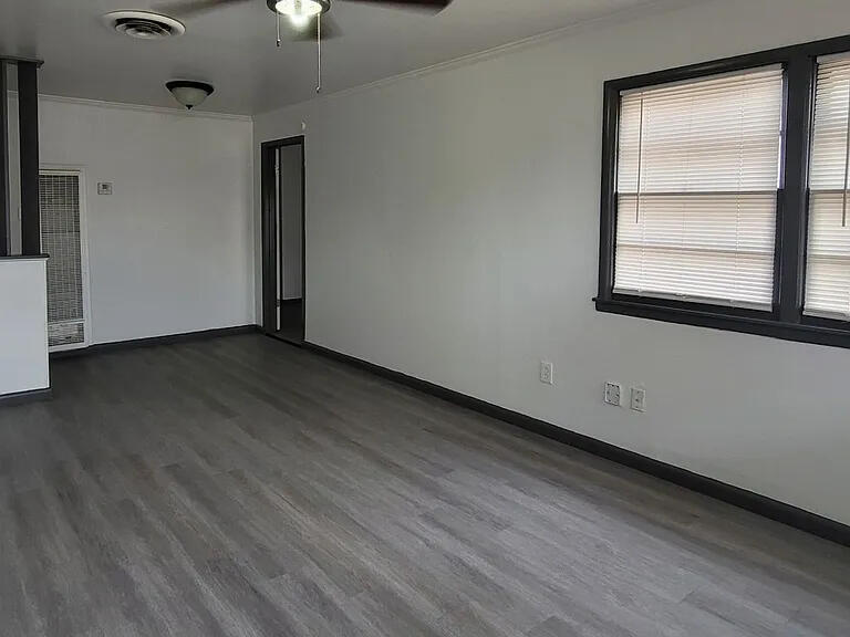 Property Photo: 5512 Avenue G TX 79404