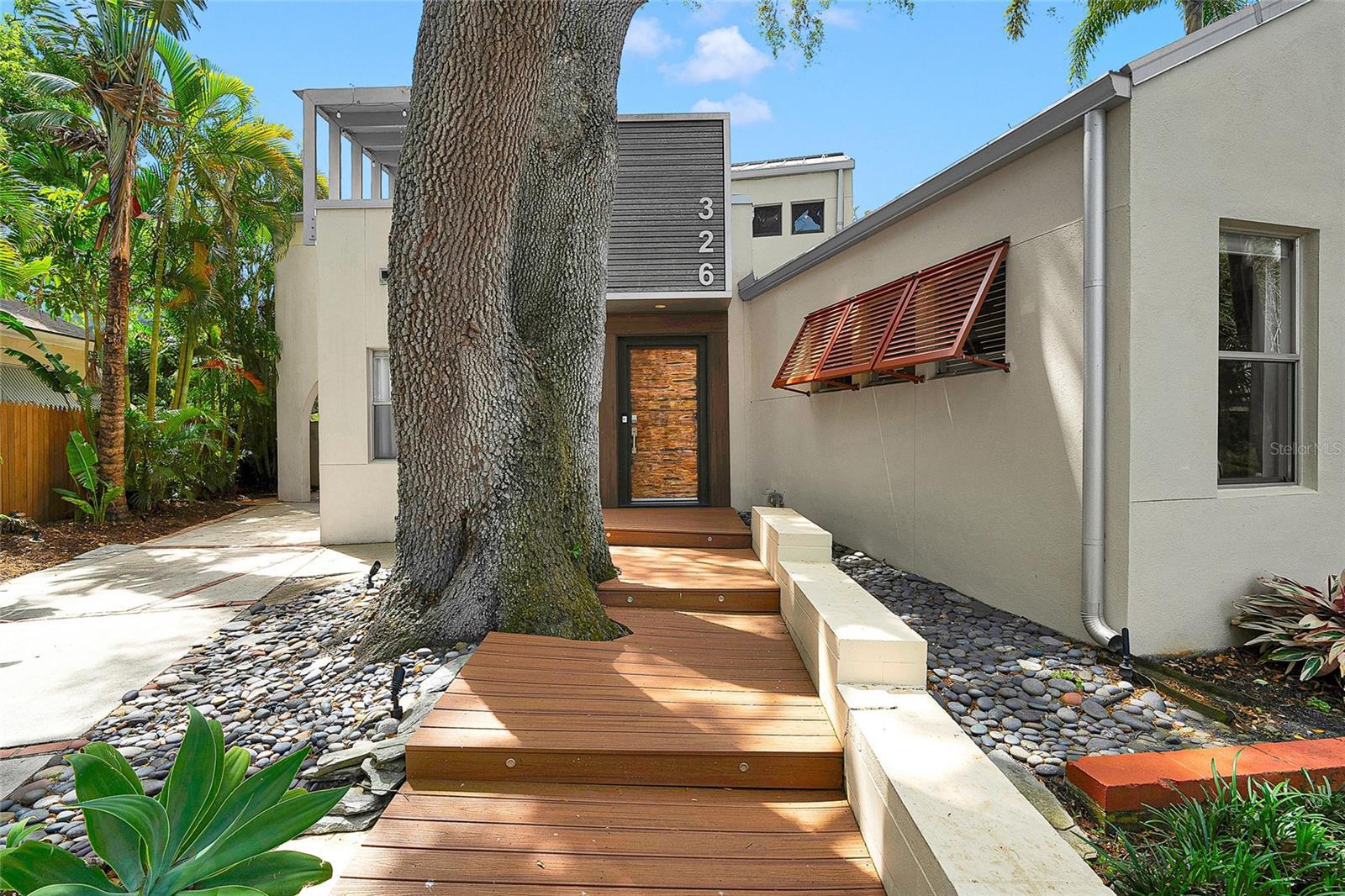 Property Photo: 326 16th Avenue NE FL 33704