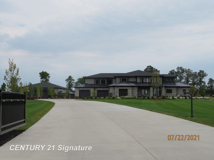 6320 McCarty Road  Saginaw MI 48603 photo
