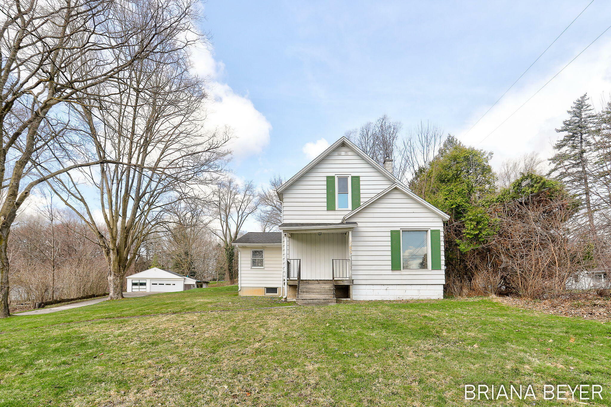 Property Photo: 1565 Covell Avenue NW MI 49504