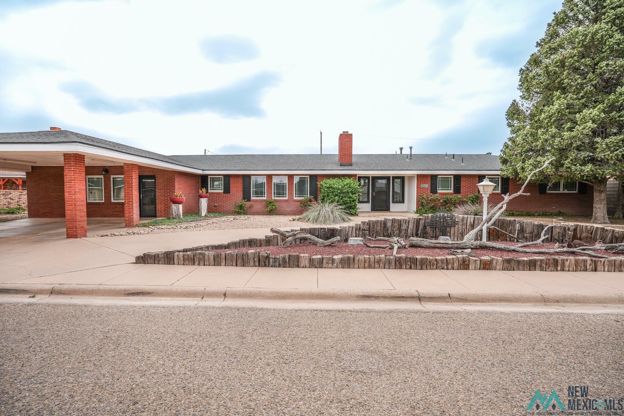 Property Photo: 212 Utah NM 88130