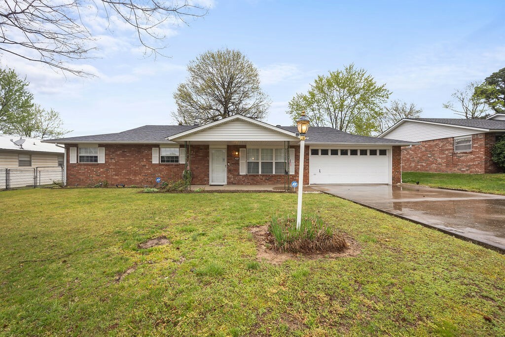 Property Photo: 3906 Chapman Avenue AR 72762