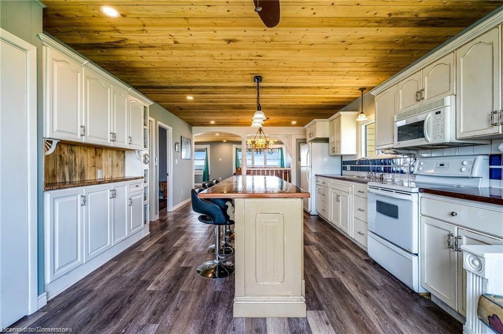 Photo de la propriété: 18210 Erie Shore Drive ON N0P 1A0