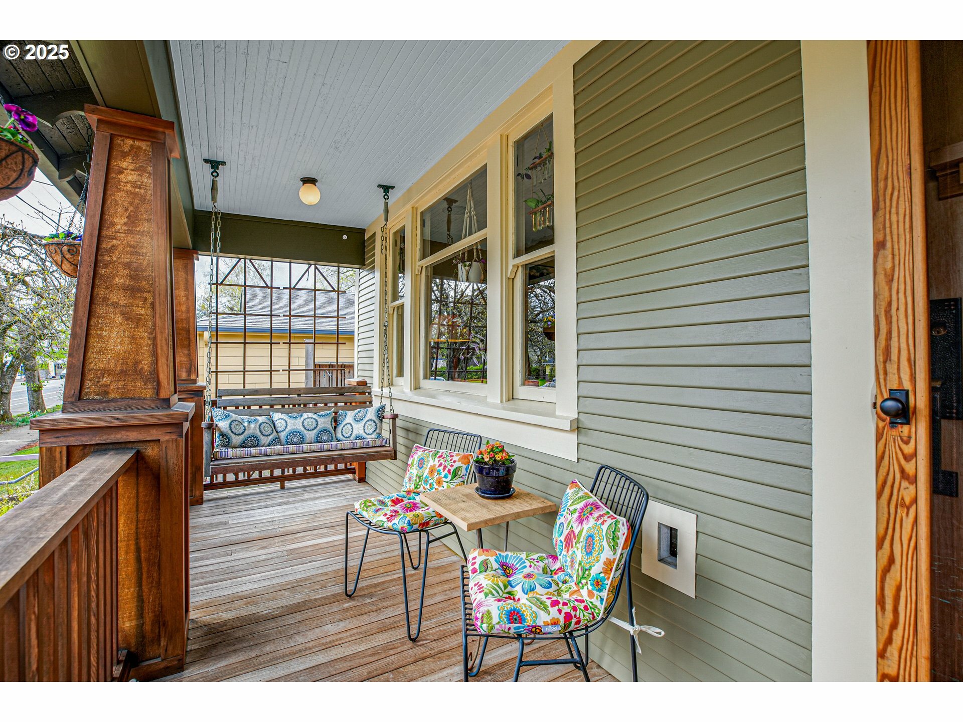 Property Photo: 5735 SE Woodstock Blvd OR 97206