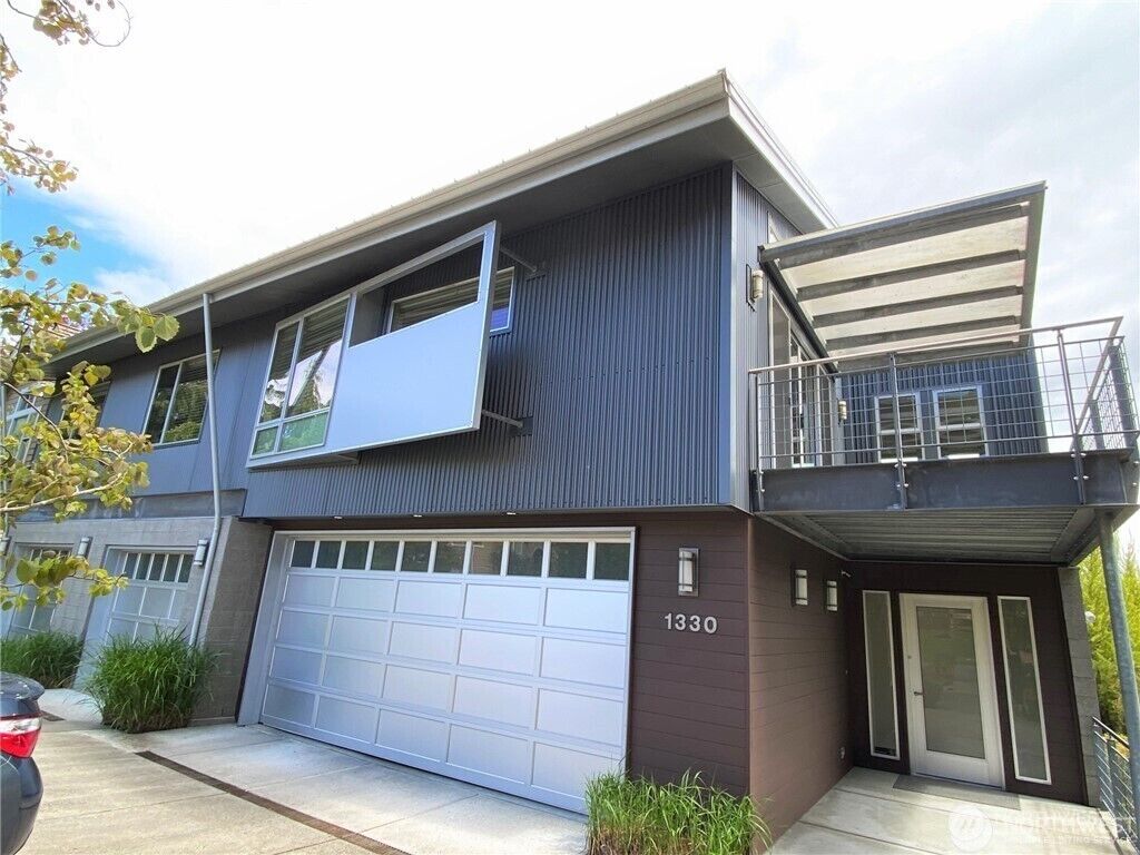 Property Photo:  1330  99 Avenue NE  WA 98004 