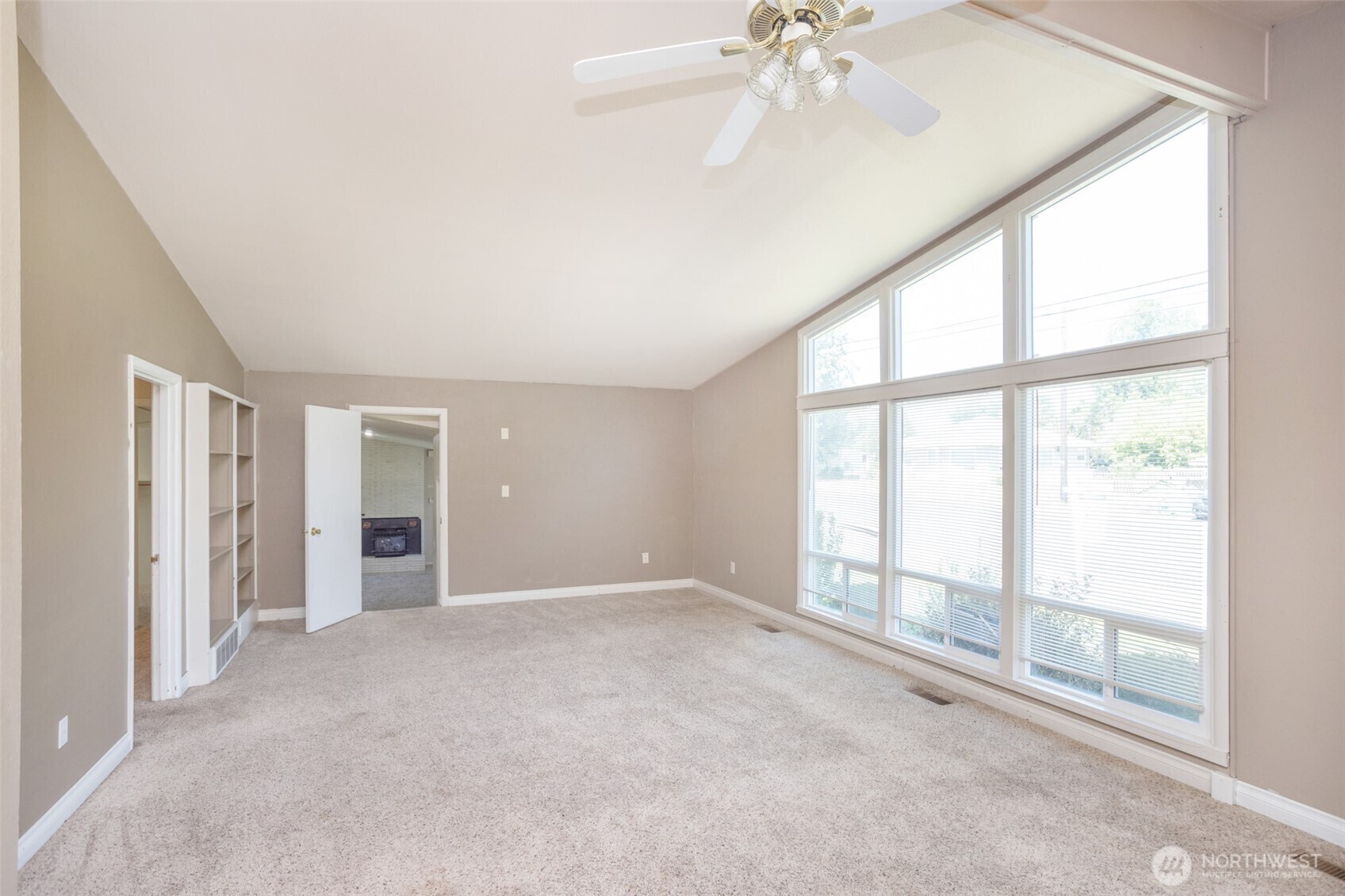 Property Photo: 1444 SE Central Avenue WA 99324