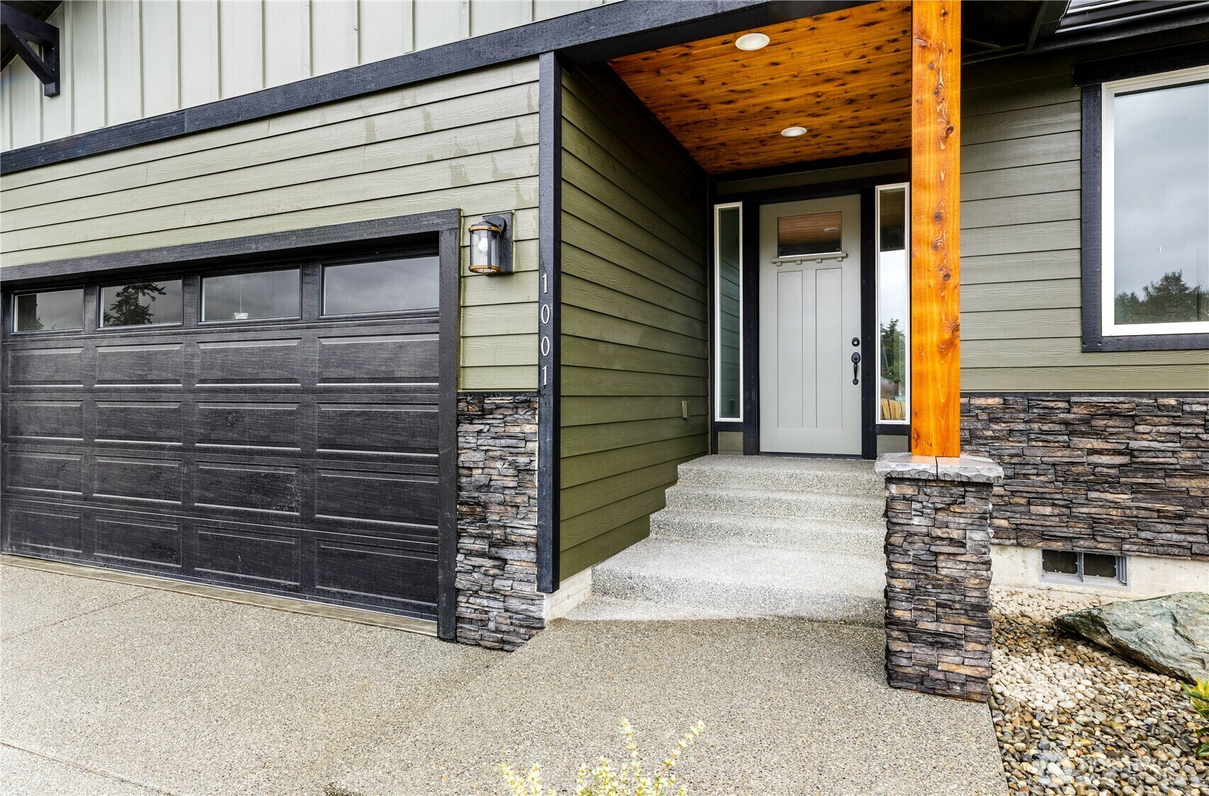 Property Photo: 865 NW Shire Street WA 98277