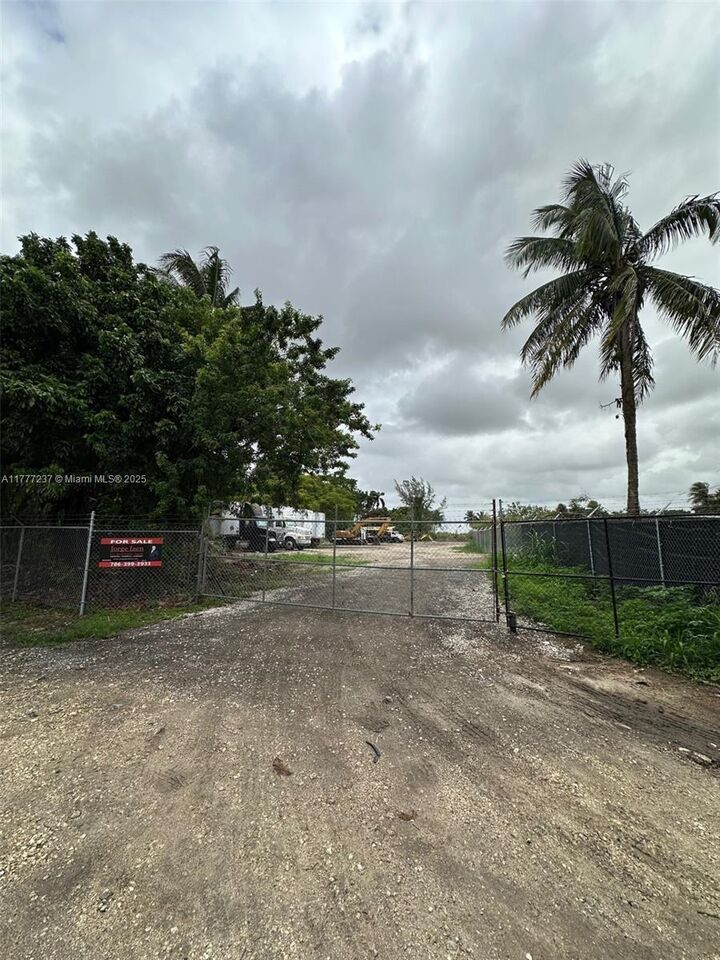 Property Photo: SW 122 Street FL 33196