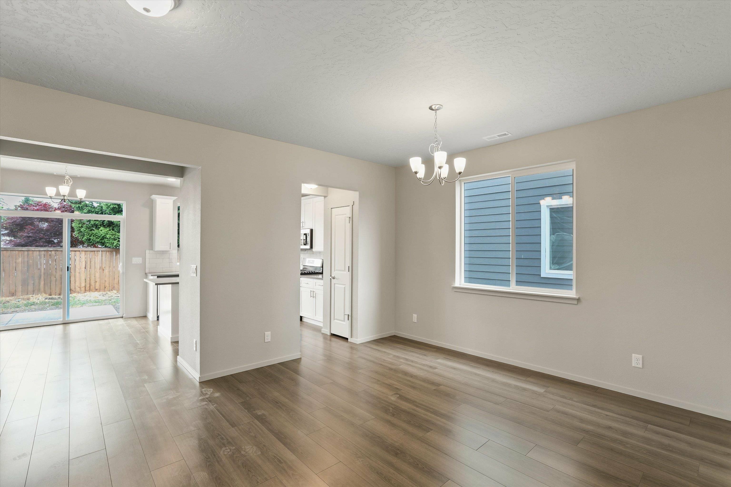 Property Photo:  503 N Arc Ct  WA 99016 