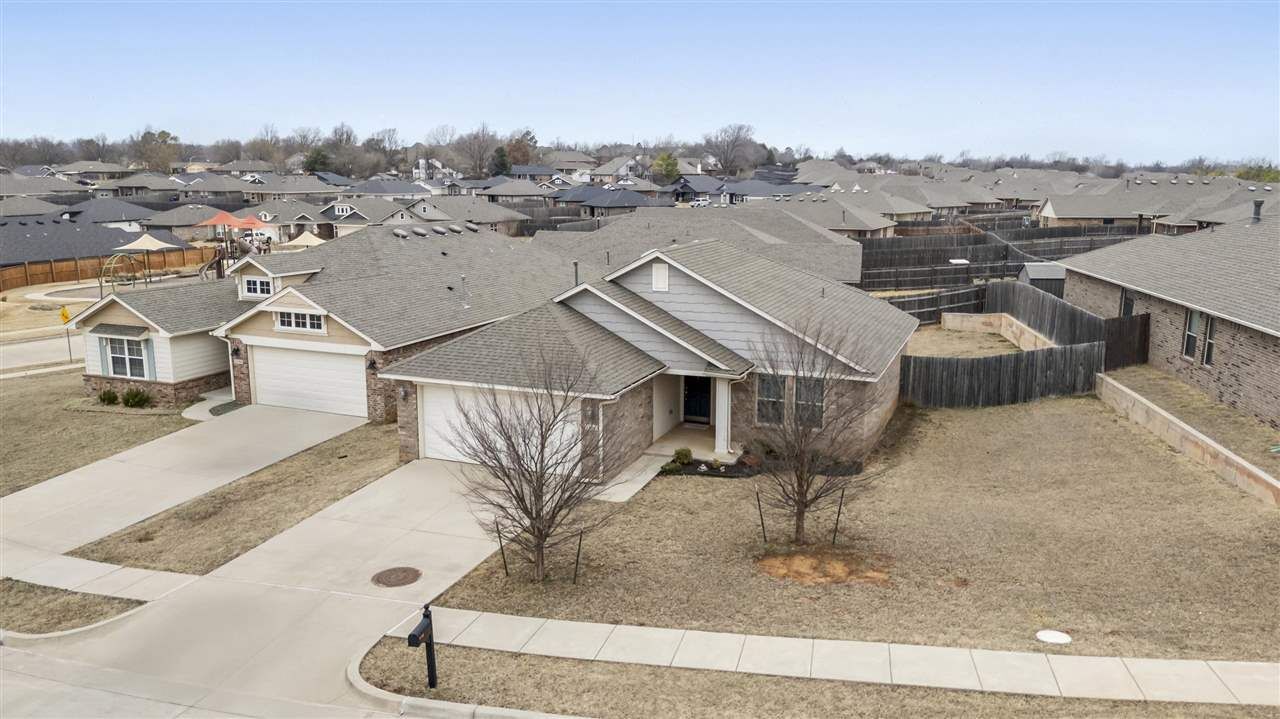 Property Photo: 1126 S Chandler OK 74074