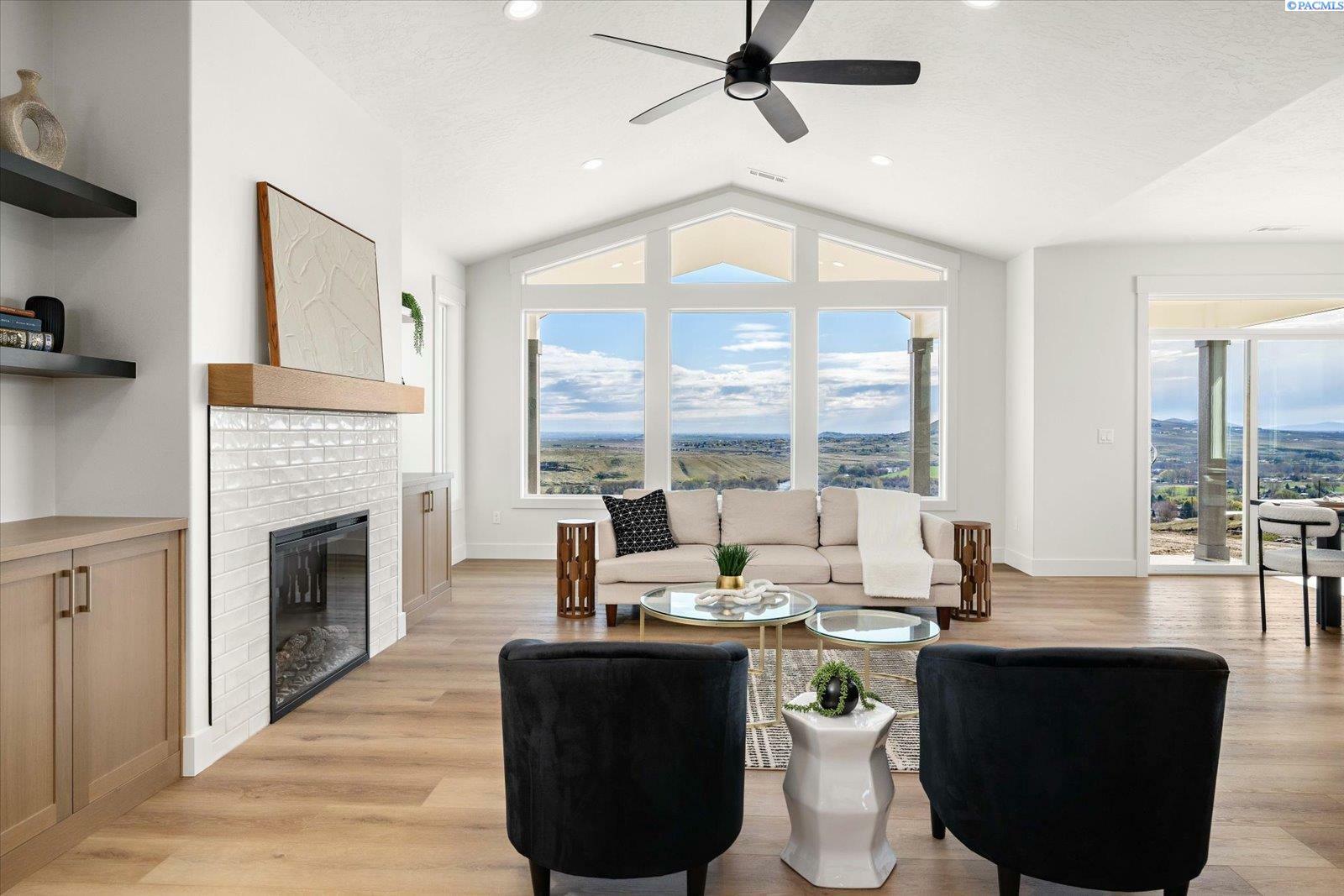 Property Photo: 4280 W Brant Rd Pr NW A WA 99320