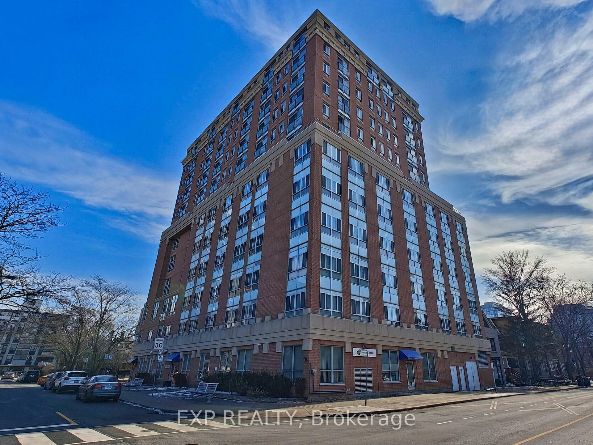 Property Photo: 15 Maplewood Avenue Ph06 ON M6C 4B4
