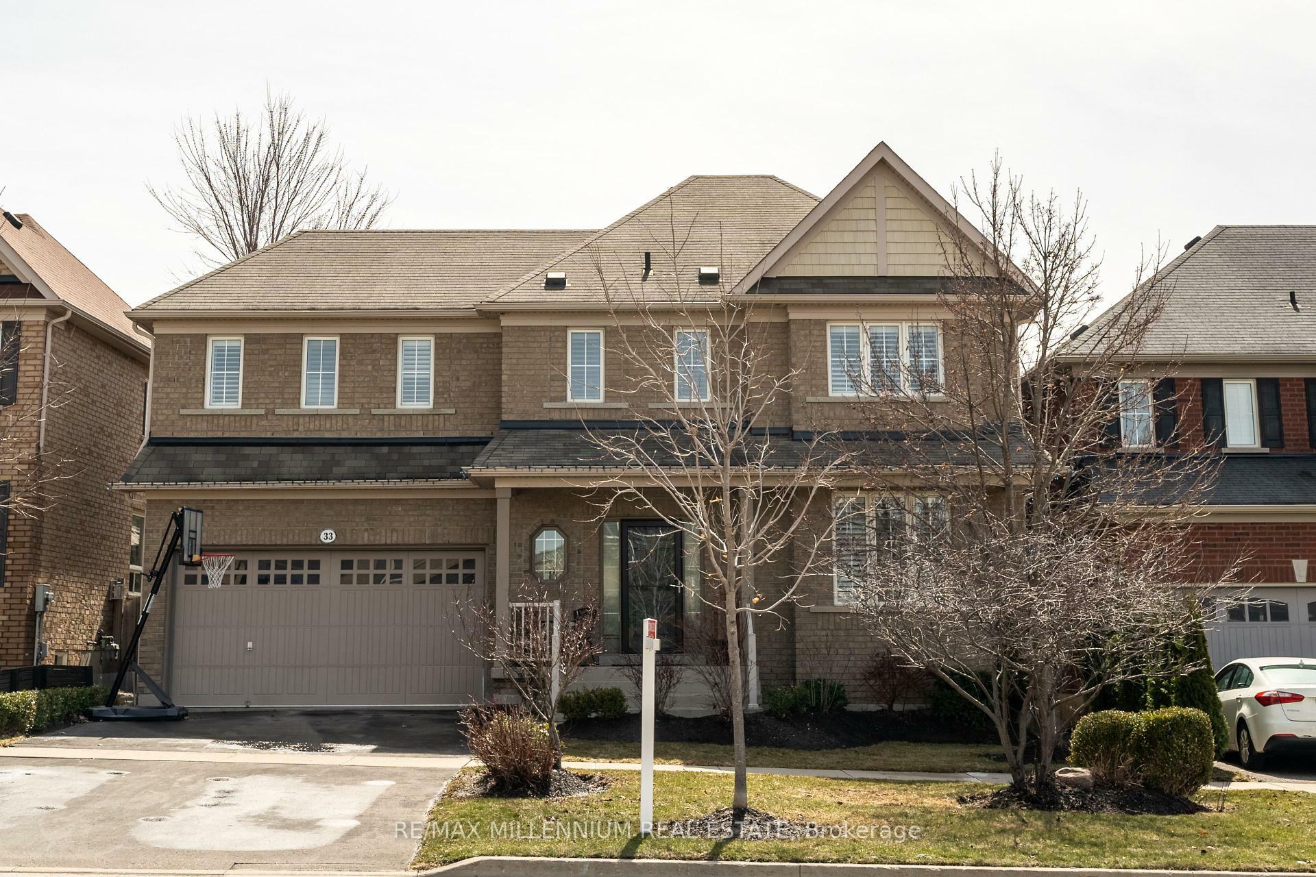 Property Photo: 33 Britannia Avenue E ON L1L 0C1