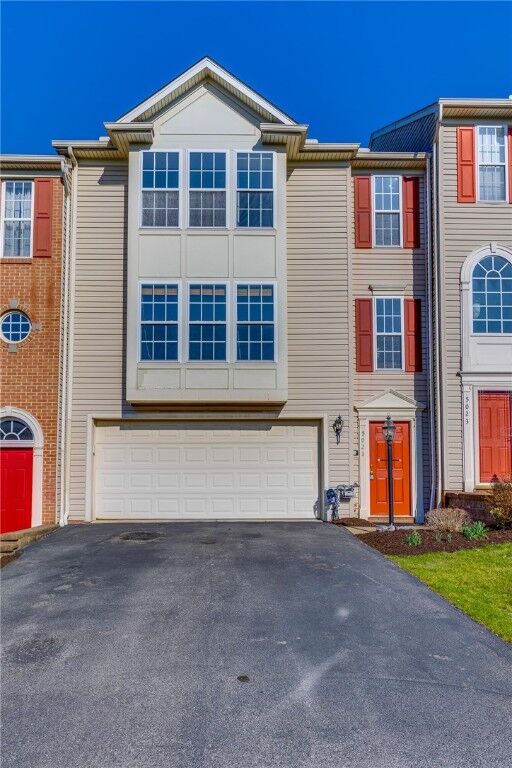 Property Photo: 5021 Foxwood Ct PA 15044