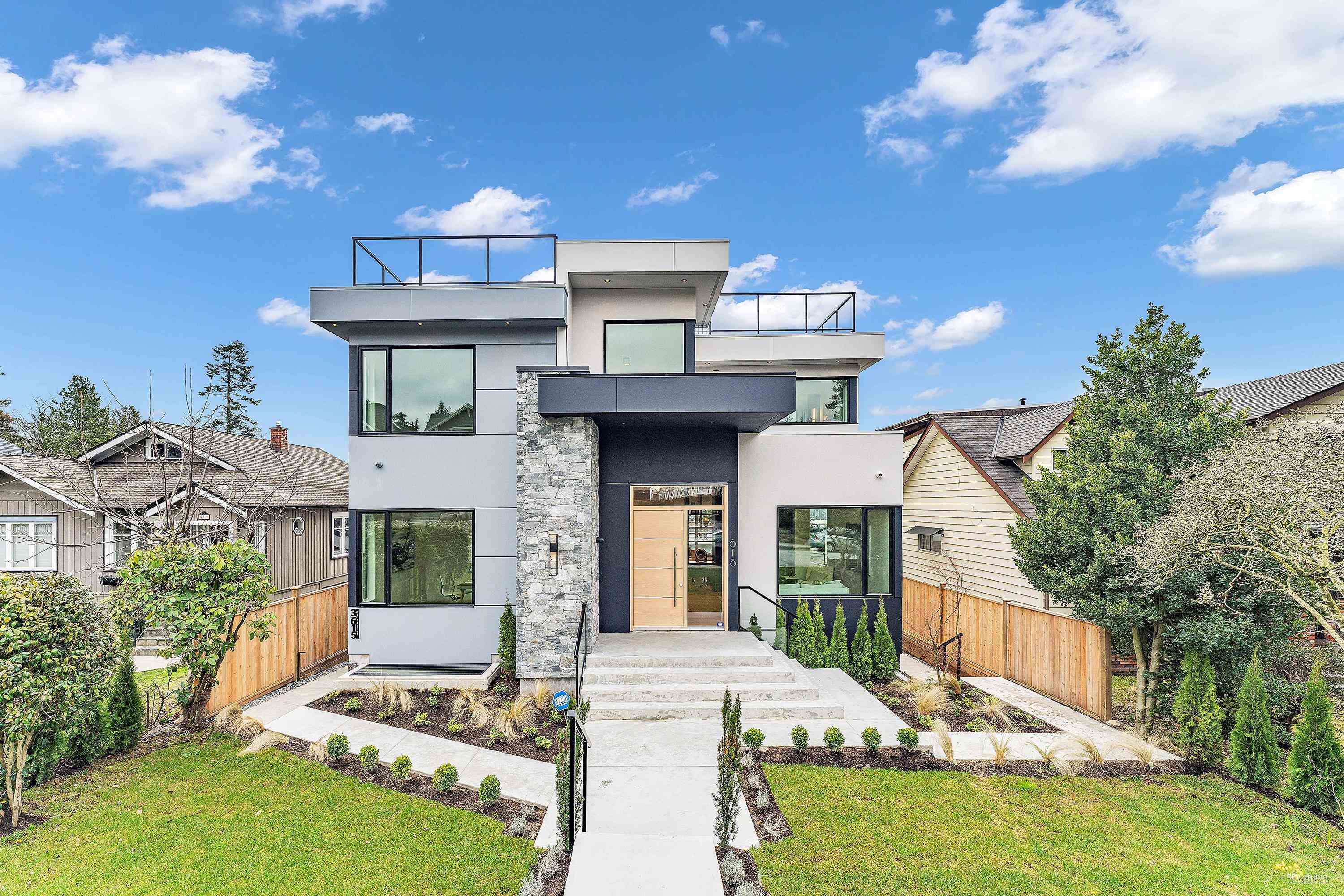 Property Photo: 615 E 6th Street BC V7L 1R4