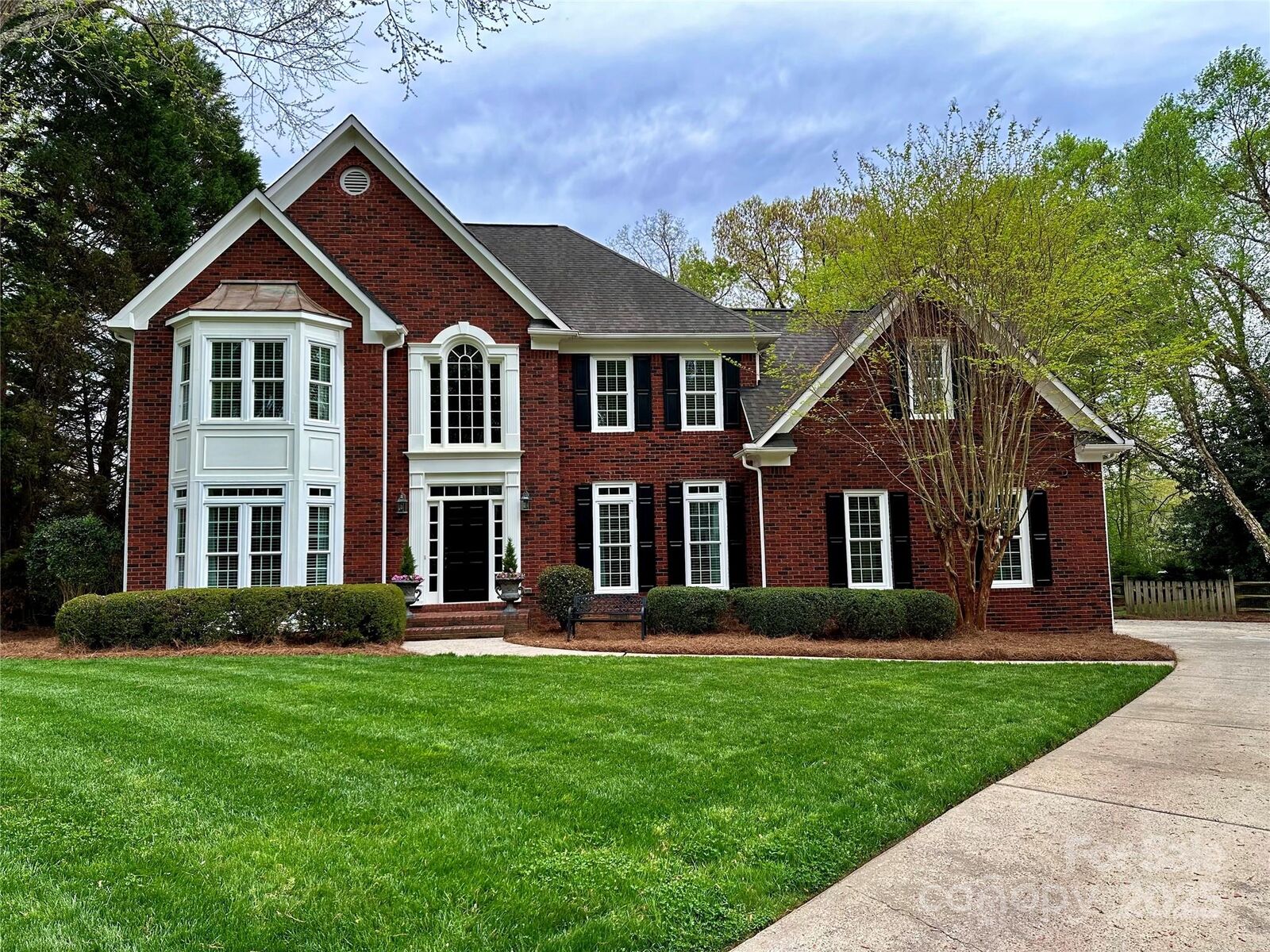 Property Photo: 9508 Hayenridge Court NC 28078