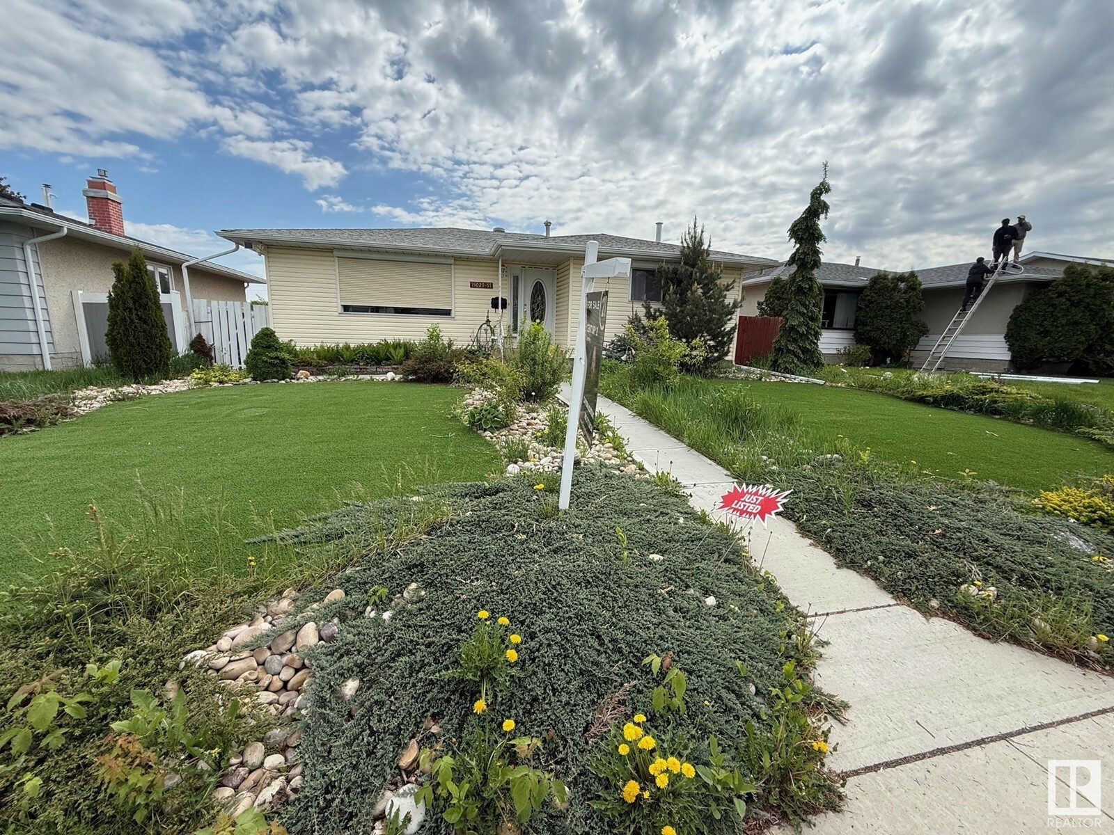 Photo de la propriété: 15027 67 St NW AB T5C 0C9