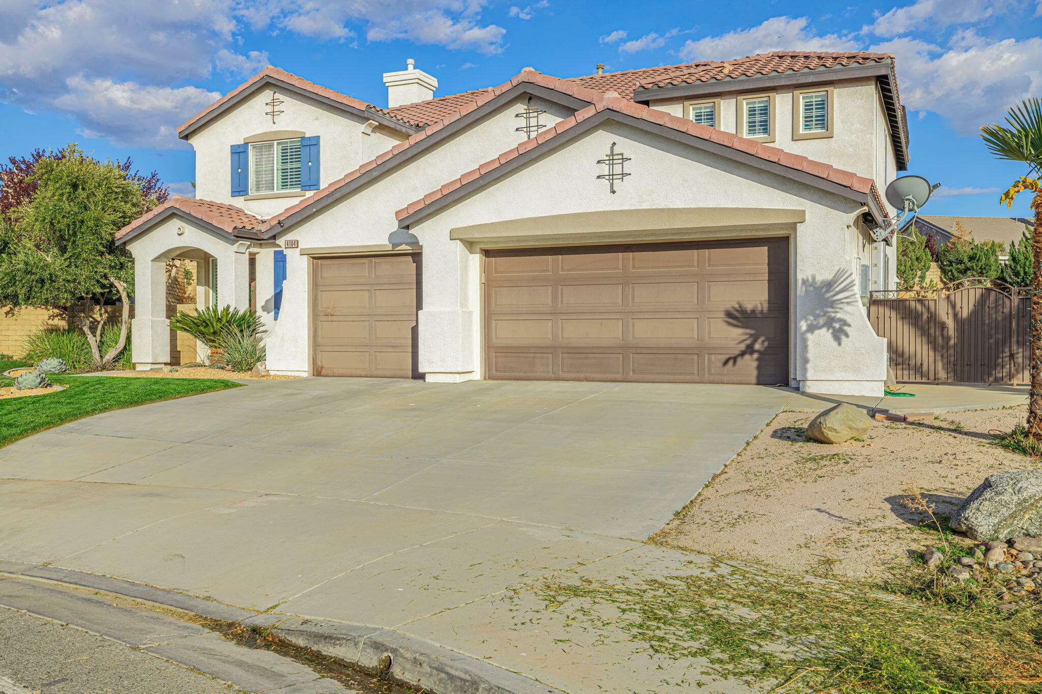 Property Photo: 4104 Rainer Place CA 93536