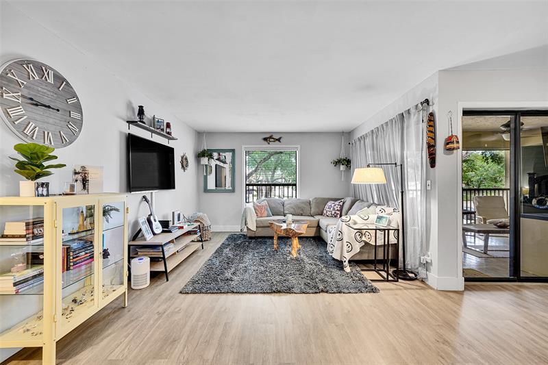 Property Photo:  3867 Cocoplum Cir 35110  FL 33063 