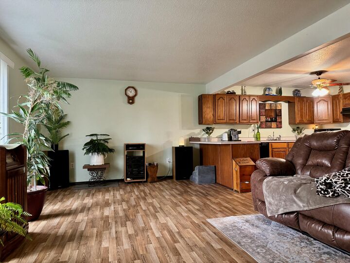 Property Photo: 980 E 250 IN 46534