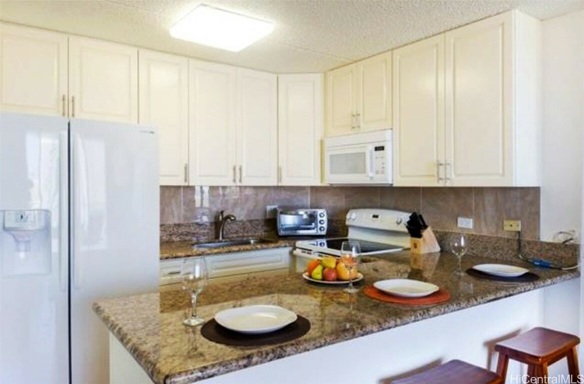 Property Photo: 411 Hobron Lane 2814 HI 96815