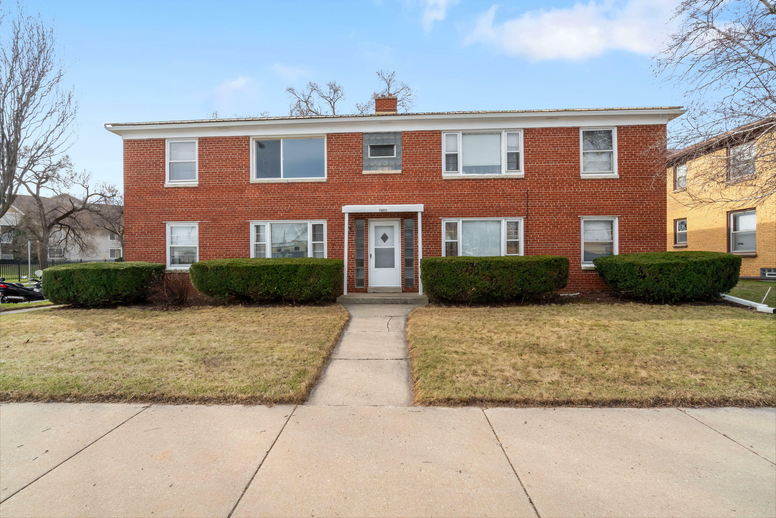 Property Photo: 5405 W Lincoln Ave WI 53219