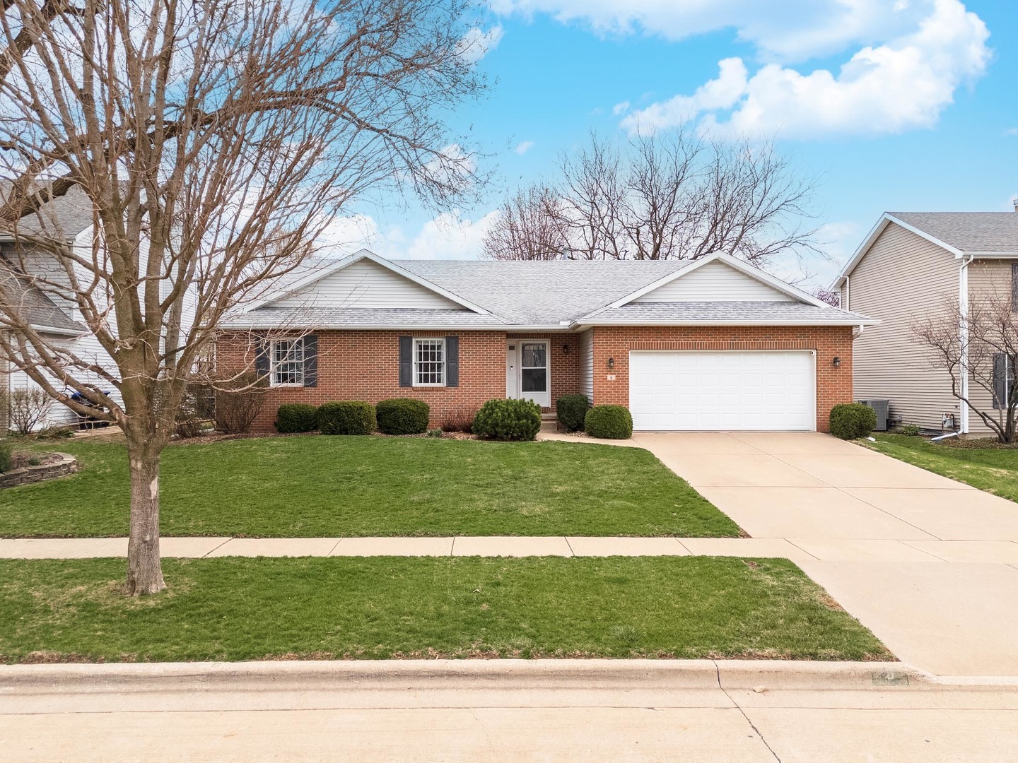 Property Photo: 9 Bandecon Way IL 61704