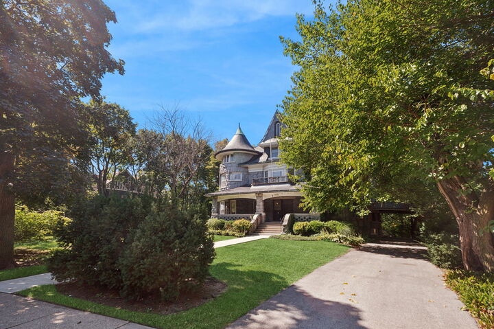 Property Photo:  1232 Ridge Avenue  IL 60202 