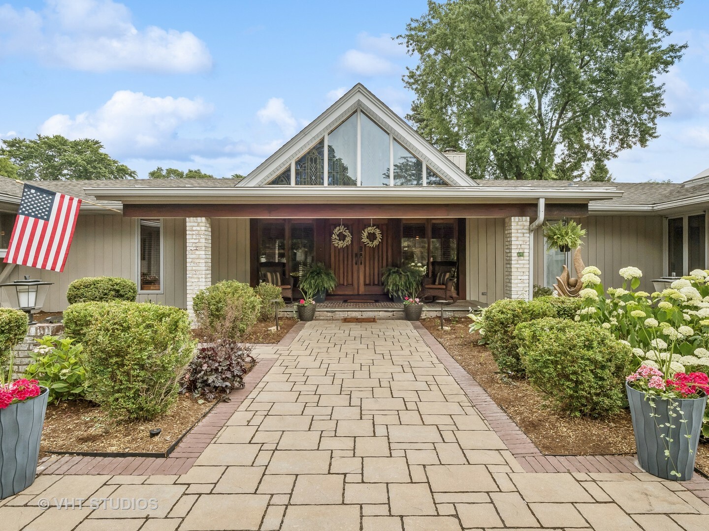 Property Photo:  925 S Burton Place  IL 60005 