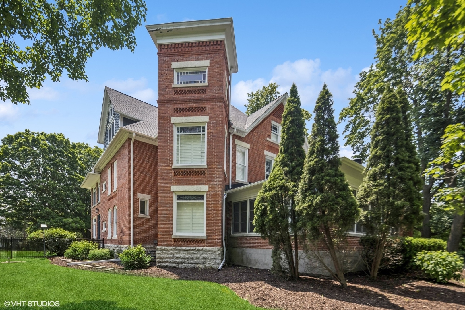 Property Photo: 31W141 Army Trail Road IL 60184