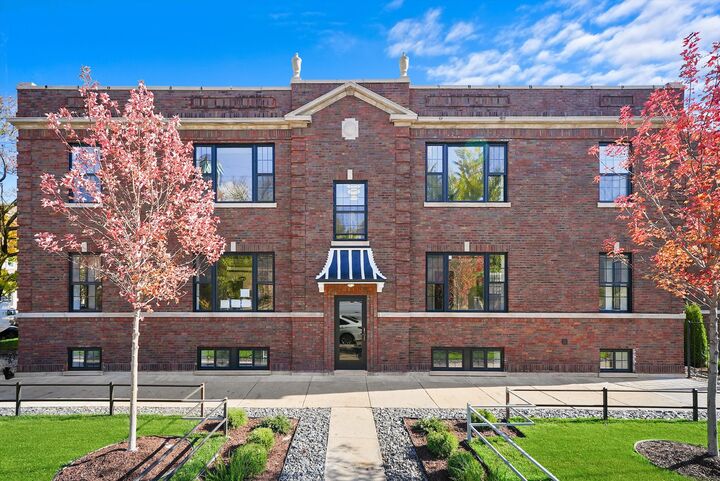 4153 N Hermitage Avenue  Chicago IL 60613 photo